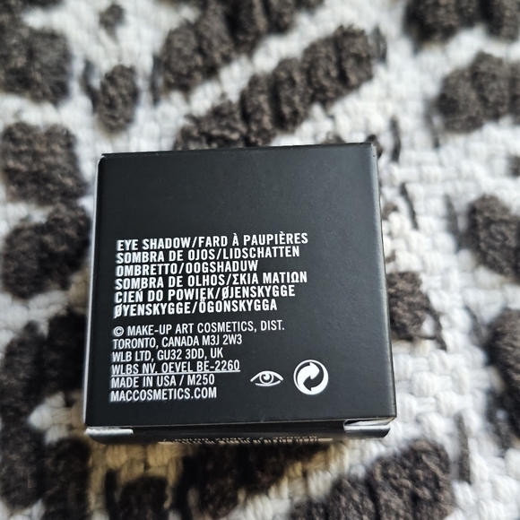 MAC Frost Eye Shadow - Vex .05 oz / 1.5 g - Picture 14 of 16